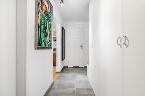 Una televisión de pantalla plana