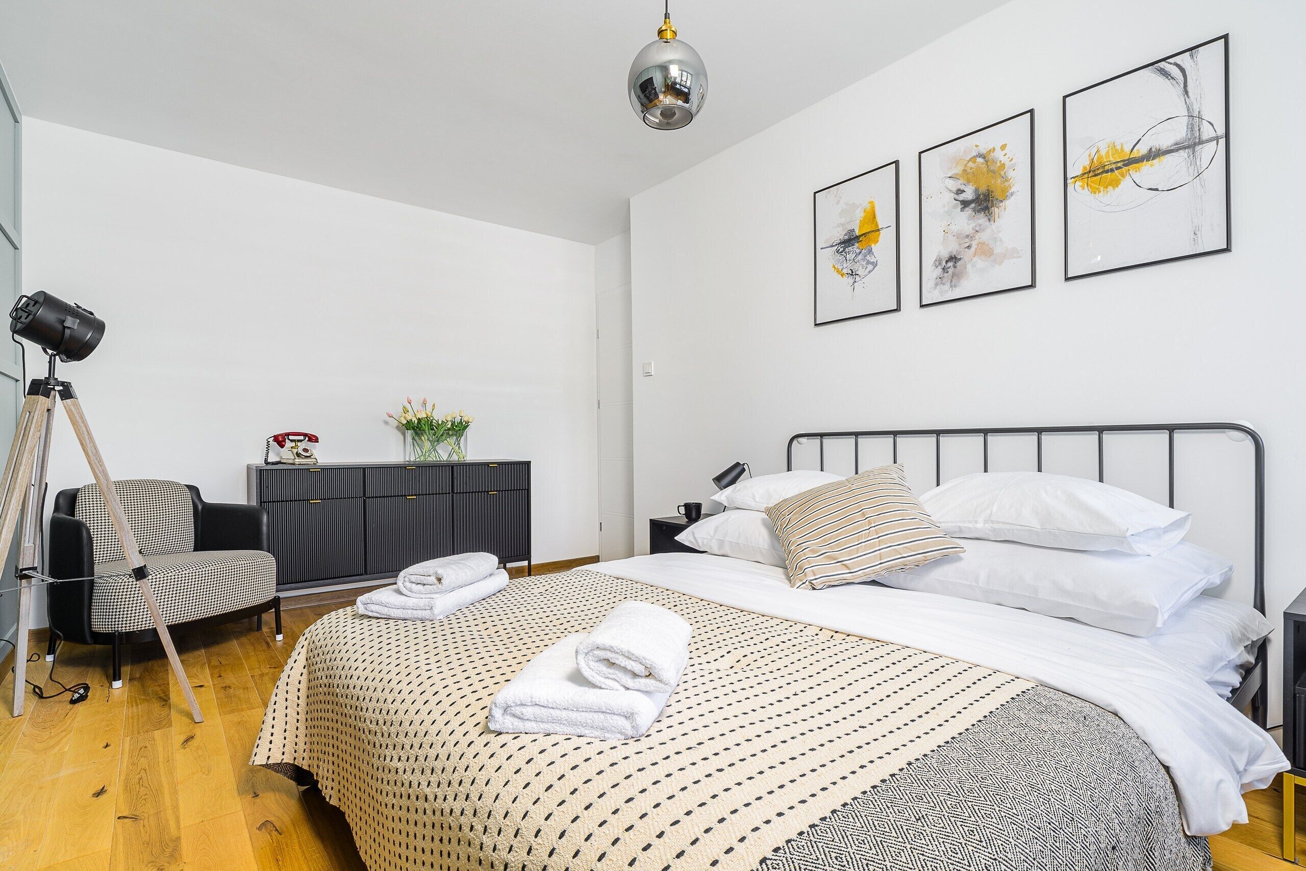 2 bedrooms, soundproofing, iron/ironing board, free WiFi