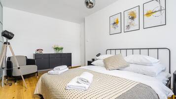 2 bedrooms, soundproofing, iron/ironing board, free WiFi