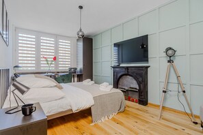 2 habitaciones, insonorización y tabla de planchar con plancha