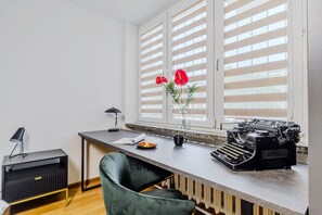 2 dormitorios, sistema de insonorización, tabla de planchar con plancha