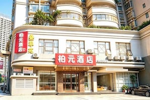 Unclassified image, 5 of 34, button - Baiyuan Hotel (Baogang Avenue Subway Station) (Guangzhou)