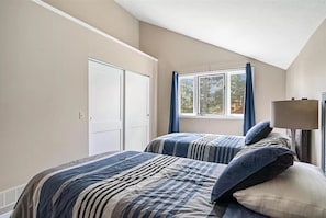 3 bedrooms, desk, free WiFi, bed sheets