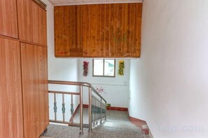 Interior - Yunshuiyao Brigdehead Inn (Nanjing County)