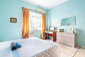 3 chambres, fer et planche à repasser, Wi-Fi gratuit, draps fournis