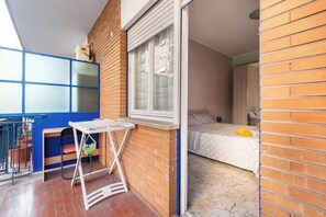3 室のベッドルーム、アイロン / アイロン台、WiFi (無料)、ベッドシーツ
