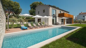 A heated pool - Villa Istar by Villas Guide (Bale)