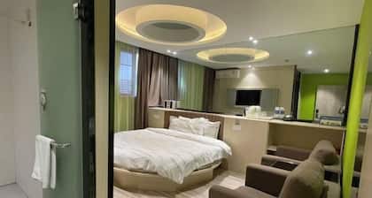 Jasmine Bloom INN Chain Hotel (Yidu Chengxiang Road)