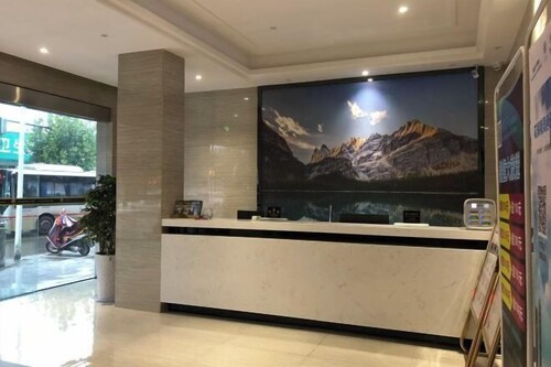 Jasmine Bloom INN Chain Hotel (Yidu Chengxiang Road)