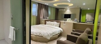 Jasmine Bloom INN Chain Hotel (Yidu Chengxiang Road)