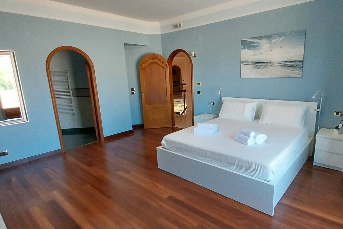 Deluxe Double Room, Garden View | Down comforters, minibar, in-room safe, blackout drapes