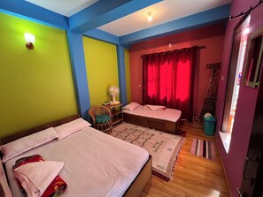 Dobbelt- eller tomannsrom, byutsikt | Wi-fi (inkludert)