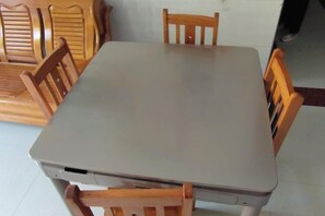 A rectangular dining table with four wooden chairs. - Hengyang Nanyueshan Xiangyuan Manor (Hengyang)