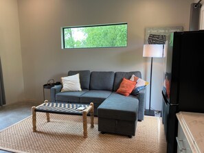 Living area - Cozy cottage in charming downtown Mount Vernon. (Mount Vernon)
