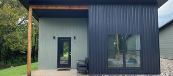 Cozy cottage in charming downtown Mount Vernon.