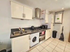 Fridge, microwave, oven, dishwasher - Brighton 2 Bedroom Flat BN114JUB02 (Brighton and Hove)