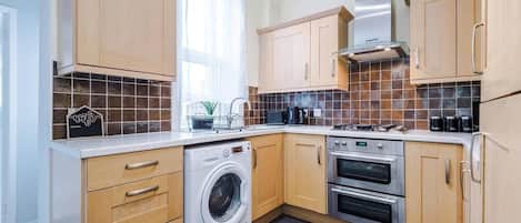House | Private kitchen | Fridge, microwave, oven, stovetop
