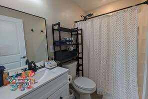 Shower, towels - Snook/Sheephead @ 2 Fish Inn Waterside Location (Saint James City)