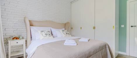 1 bedroom, iron/ironing board, free WiFi