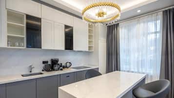 Premium Suite, 2 Bedrooms, Balcony, Sea View | Private kitchen