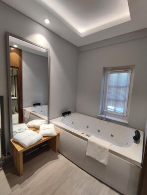 Bathroom - Royal Hayat Hotel (Antalya)