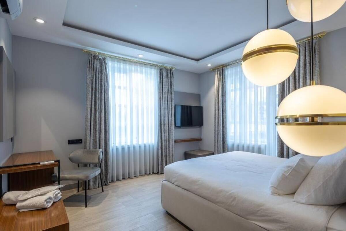 Suite Premium, 2 habitaciones, balcón, vistas al mar | Escritorio, espacio para trabajar con un portátil, cortinas opacas