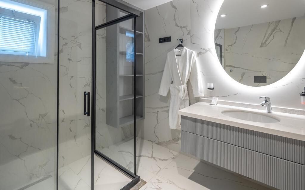 Premium Suite, 2 Bedrooms, Balcony, Sea View | Bathroom