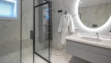 Premium Suite, 2 Bedrooms, Balcony, Sea View | Bathroom