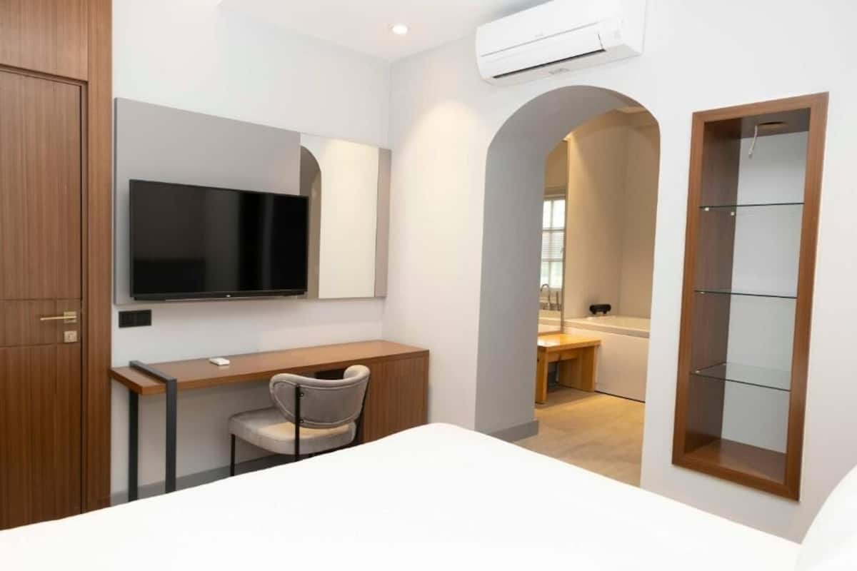 Habitación Deluxe doble, no fumadores | Escritorio, espacio para trabajar con un portátil, cortinas opacas