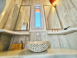 Dusche, Whirlpool, Haartrockner, Handtücher