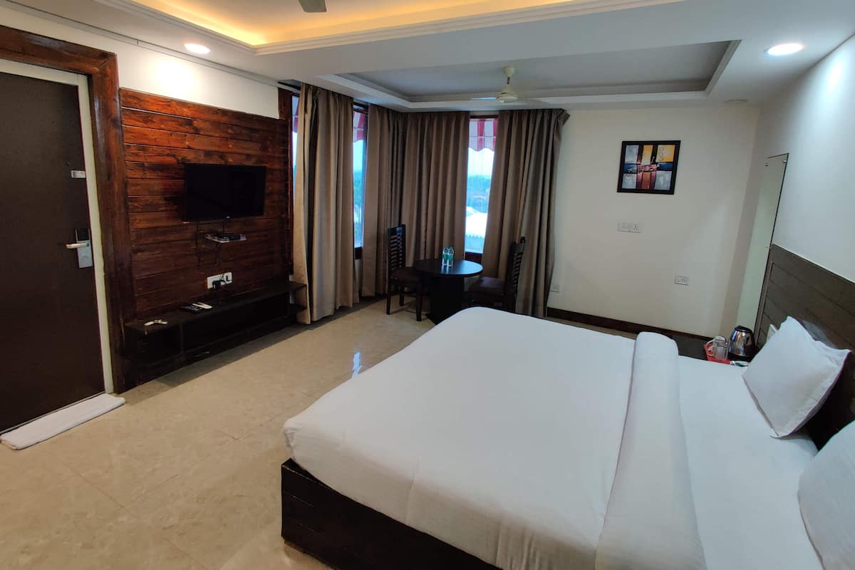 Superior Double Room | In-room safe, blackout curtains, soundproofing, iron/ironing board