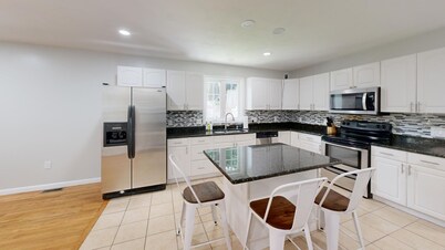 Spacious 4-bedroom house in charming Worcester with AC, WiFi