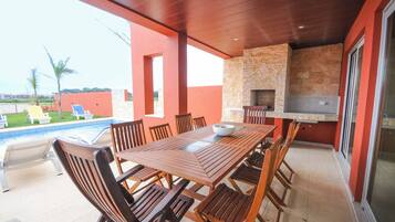 Villa (5 Bedrooms) | Exterior