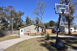 المنطقة المحيطة بالمنشأة