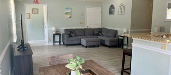 Adorable coastal home right downtown!