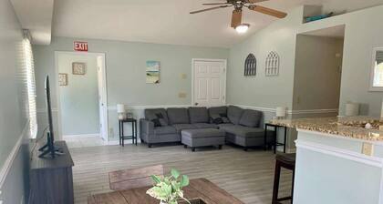 Adorable coastal home right downtown!