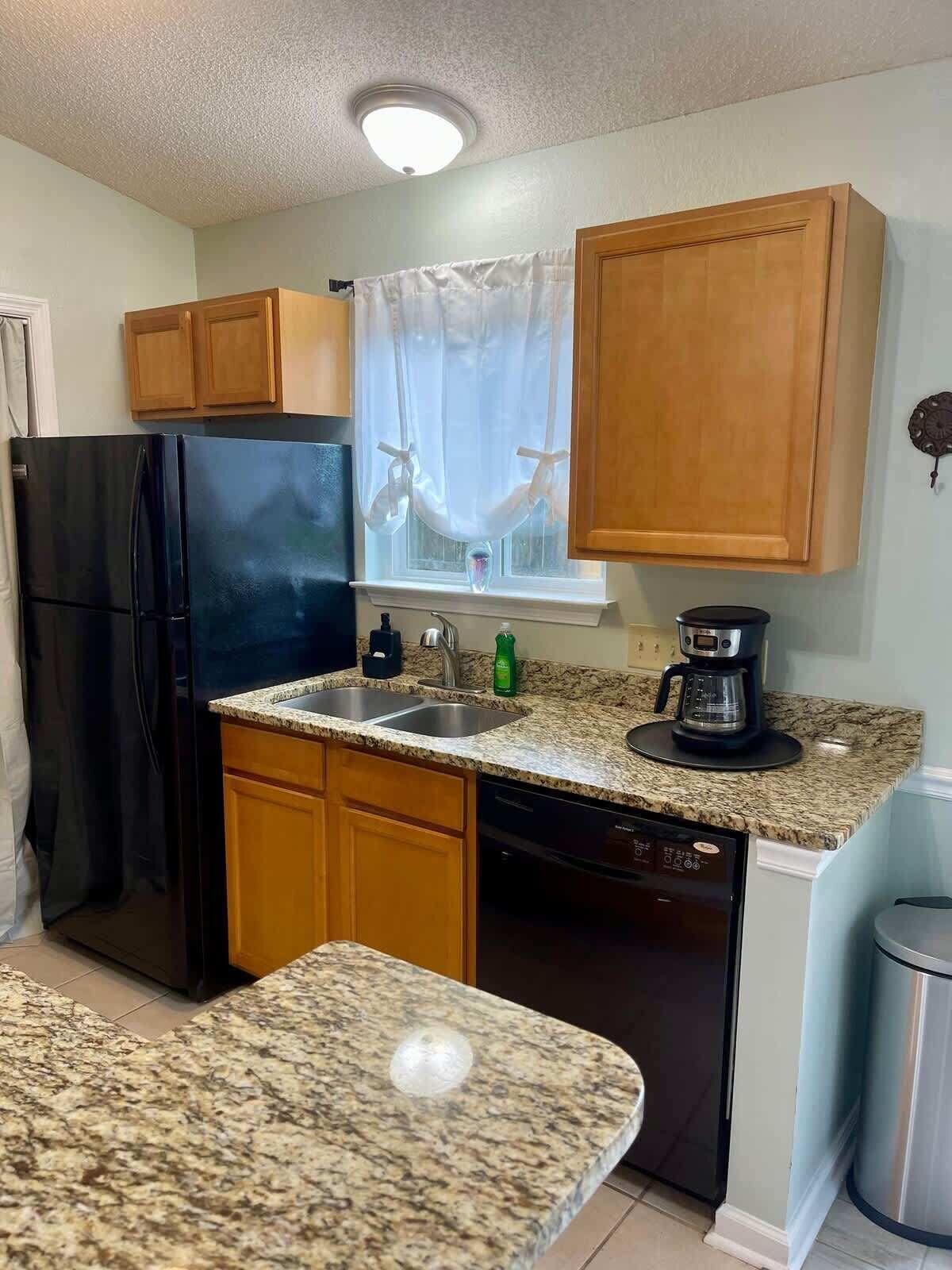 Køleskab, mikrobølgeovn, ovn, kogeplade