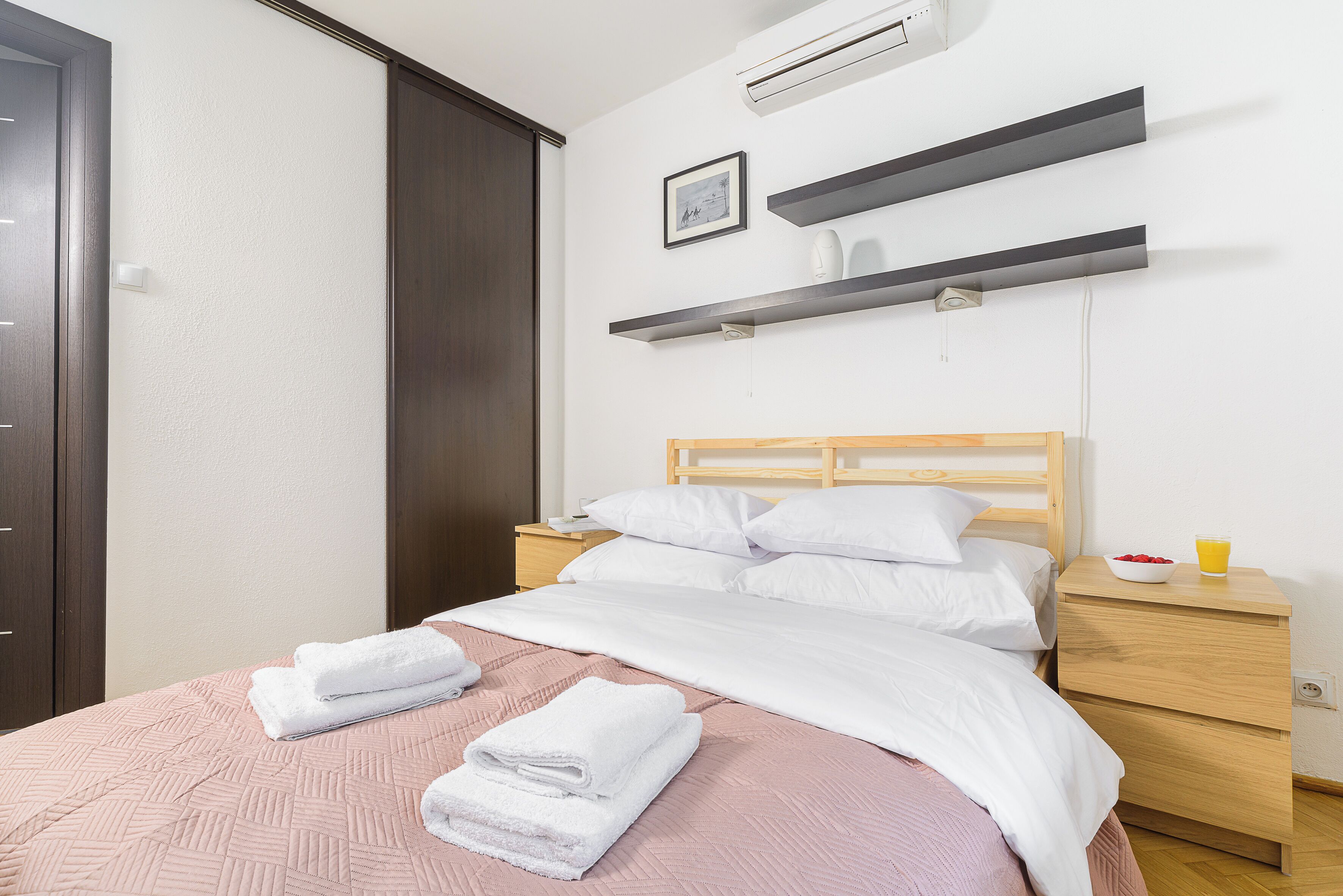 2 habitaciones, tabla de planchar con plancha y wifi gratis 