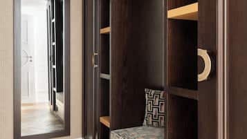 Victoire I | 2 bedrooms, premium bedding, pillowtop beds, in-room safe