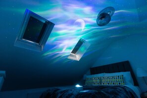 5 bedrooms, iron/ironing board, travel cot, free WiFi - The Big Cosy at Nottingham (Old Basford)