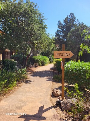 Property grounds - Porto Vecchio - Studio, 4 pers, swimming pool, direct Santa Giulia beach access  (Porto-Vecchio)