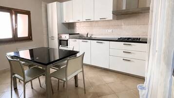 House, 1 Bedroom, Smoking, Patio | Interior