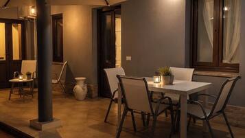 House, 1 Bedroom, Smoking, Patio | Dining room