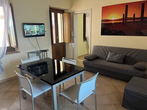 Hus, 1 soverom, røyk, terrasse | Oppholdsrom