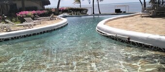 MARIA, the Star* on the sea beach cottages -Jirani

