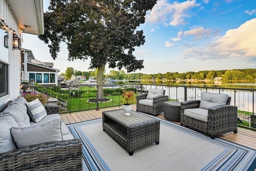 Family-Friendly Retreat on Gilletts Lake!