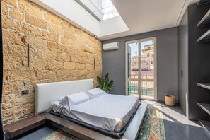 1 chambre, fer et planche à repasser, draps fournis