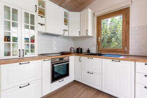 Kühlschrank, Mikrowelle, Ofen, Geschirrspüler