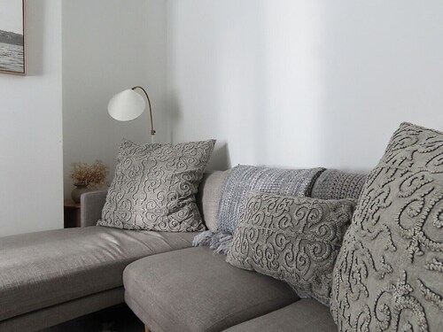 Tamara Cottage - Historic Warmth