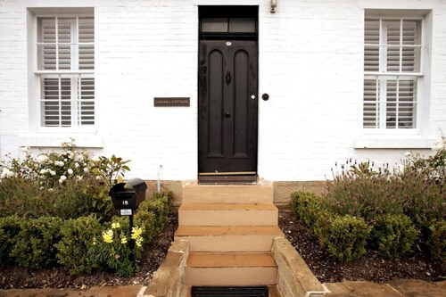 Tamara Cottage - Historic Warmth